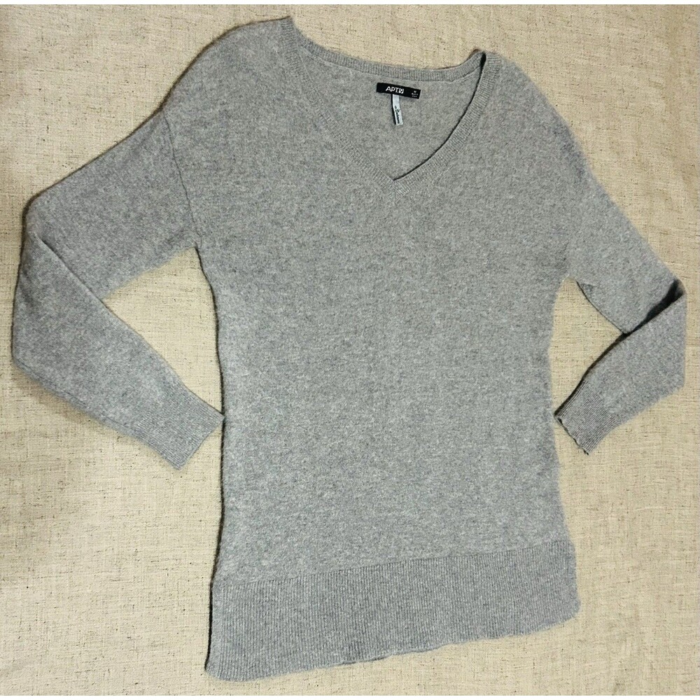 Apt 9 Women's size Medium 100% Cashmere V Neck Sweater Luxury Light Gray Soft